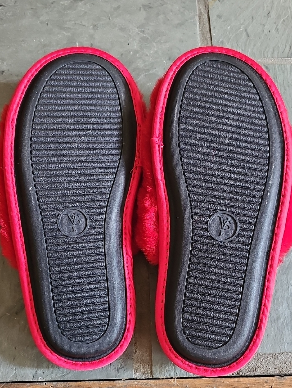 Victoria's Secret Plush Red Slippers Women's Size Large Fits 8-8-1/2 NWOT - Picture 3 of 10